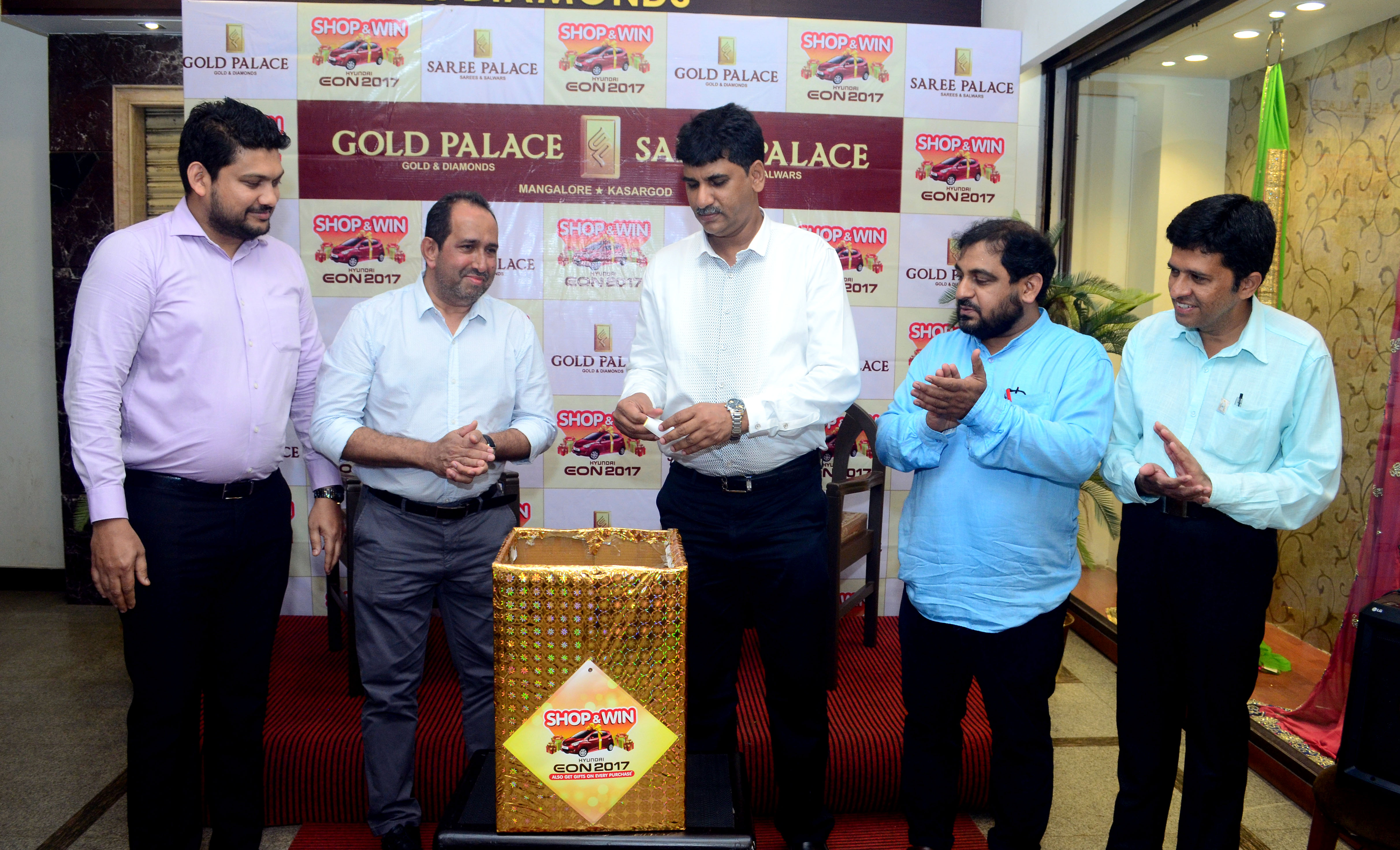 ಗೋಲ್ಡ್ ಪ್ಯಾಲೇಸ್-ಸಾರಿ ಪ್ಯಾಲೇಸ್‌ನಲ್ಲಿ ಲಕ್ಕಿ ಕೂಪನ್ ಡ್ರಾ